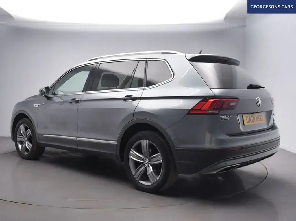 Usado VW Tiguan Allspace Match 150 HP (110 kW) 2021 Cinzento SUV