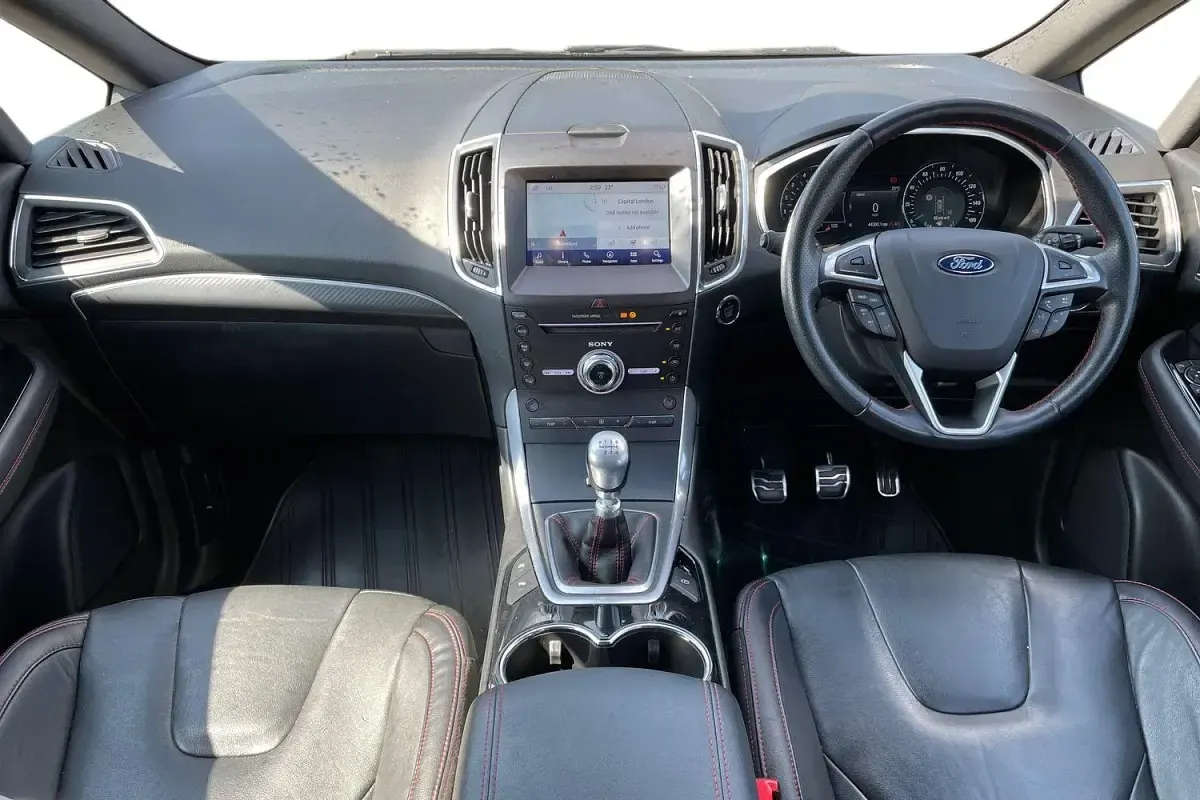 Used Ford S-MAX ST-Line 190 HP (139 kW) 2019 Red MPV