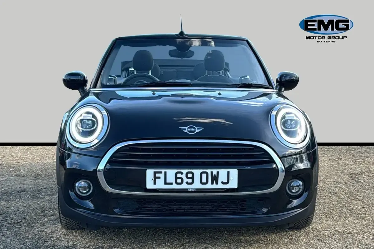 Begagnad Mini Cooper Cabriolet Classic 136 HK (100 kW) 2019 Svart Cab