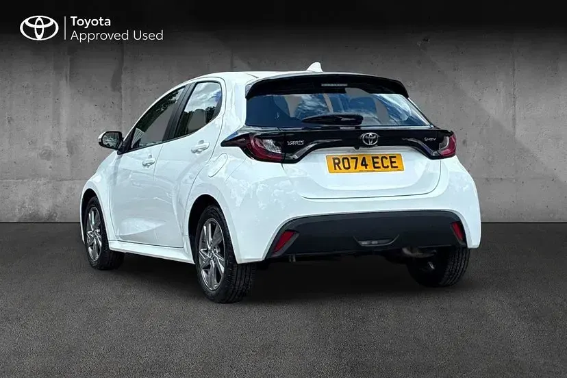 Used Toyota Yaris 116 HP (85 kW) 2024 White Hatchback
