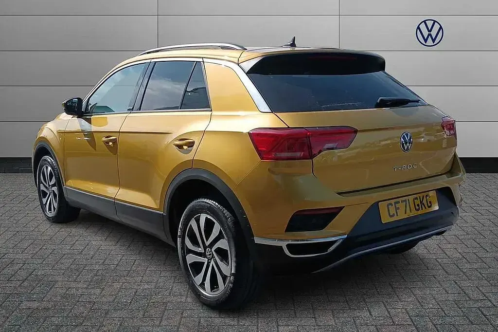 Used VW T-Roc Active 110 HP (80 kW) 2021 Yellow SUV