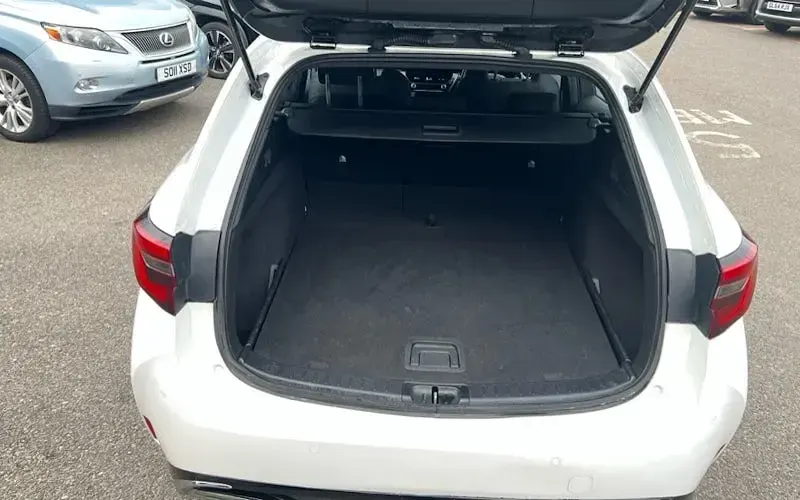 Used Toyota Corolla 140 HP (102 kW) 2024 White Estate