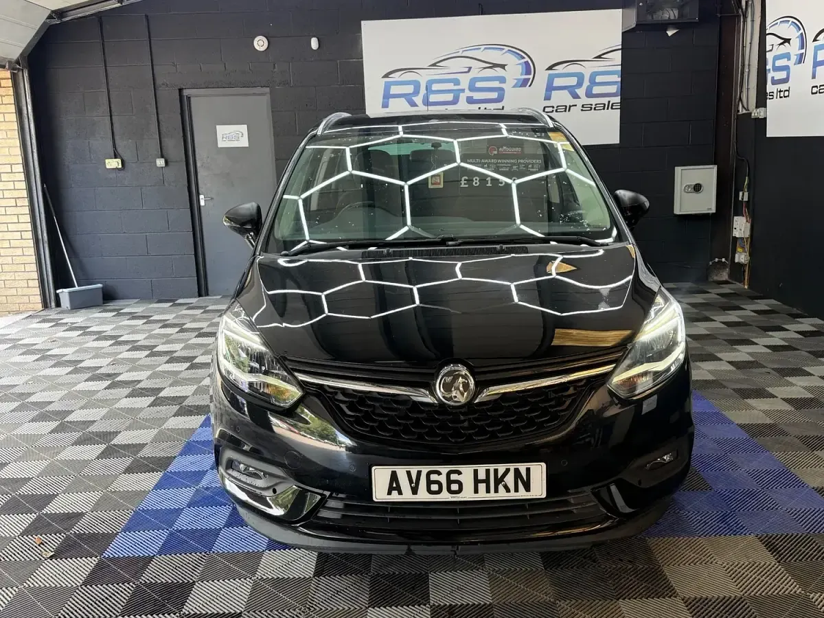 Used Vauxhall Zafira SRi 140 HP (102 kW) 2016 Black MPV