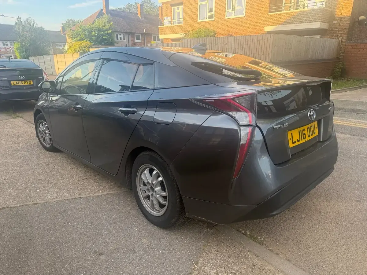 Used Toyota Prius 122 HP (89 kW) 2019 Grey Hatchback