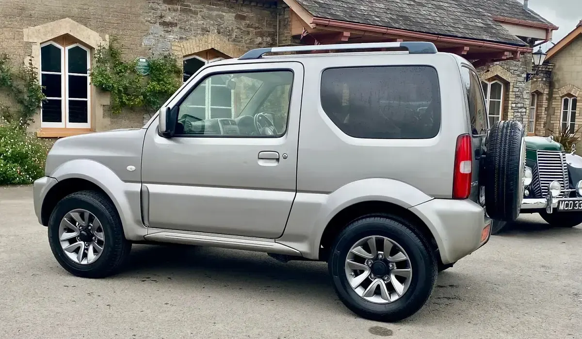 Used Suzuki Jimny SZ4 85 HP (62 kW) 2015 Silver SUV
