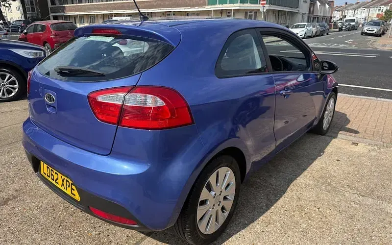 Used Kia Rio 109 HP (80 kW) 2012 Blue Hatchback