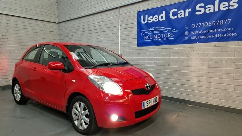 Used Toyota Yaris 2011 Red Hatchback