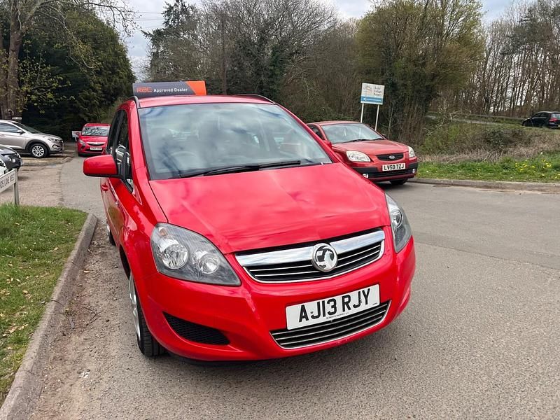 Used Vauxhall Zafira 115 HP (84 kW) 2013 Red MPV