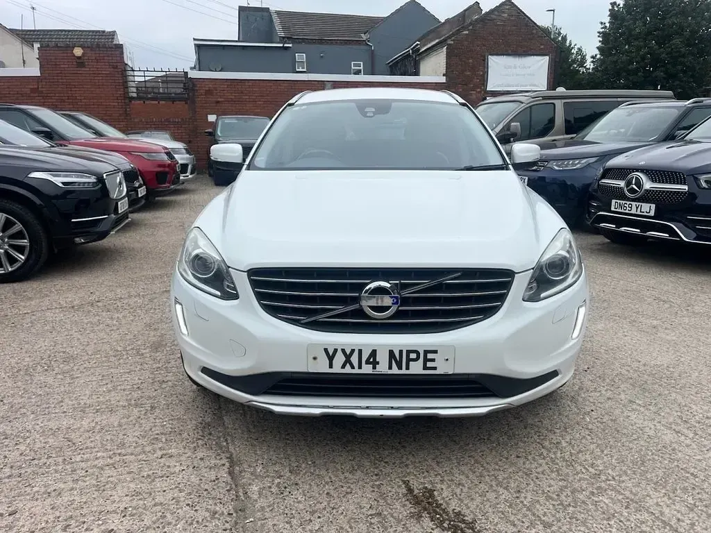 Used Volvo XC60 SE Lux 215 HP (158 kW) 2014 White SUV