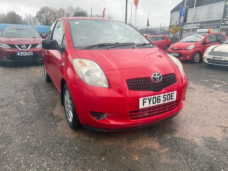 Used Toyota Yaris T3 88 HP (64 kW) 2006 Red Hatchback