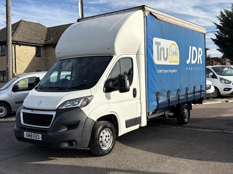 White Used 2018 Peugeot Boxer Van | £8,975 (Fair price) - Image 1/4