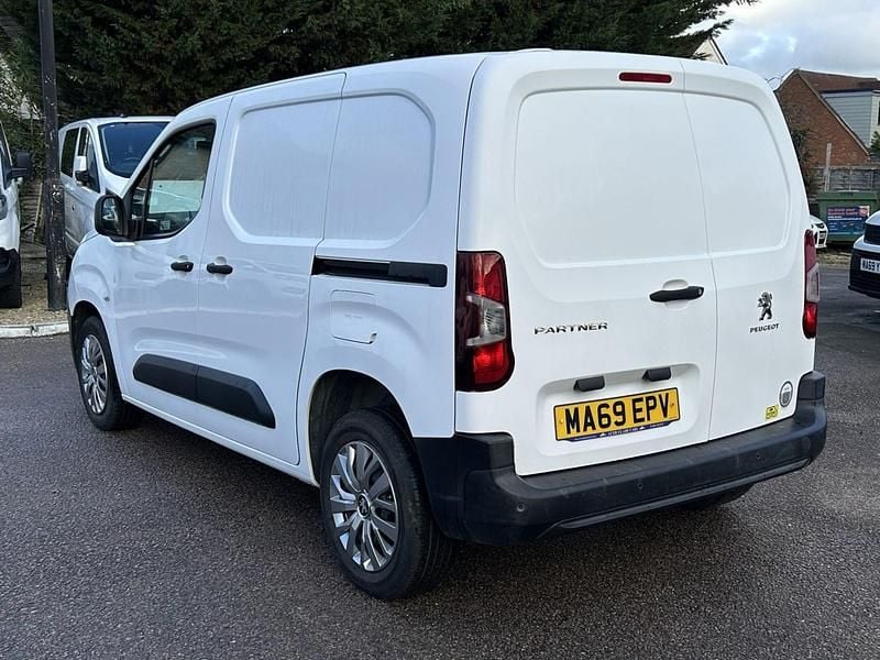 Used Peugeot Partner 100 HP (73 kW) 2019 White MPV