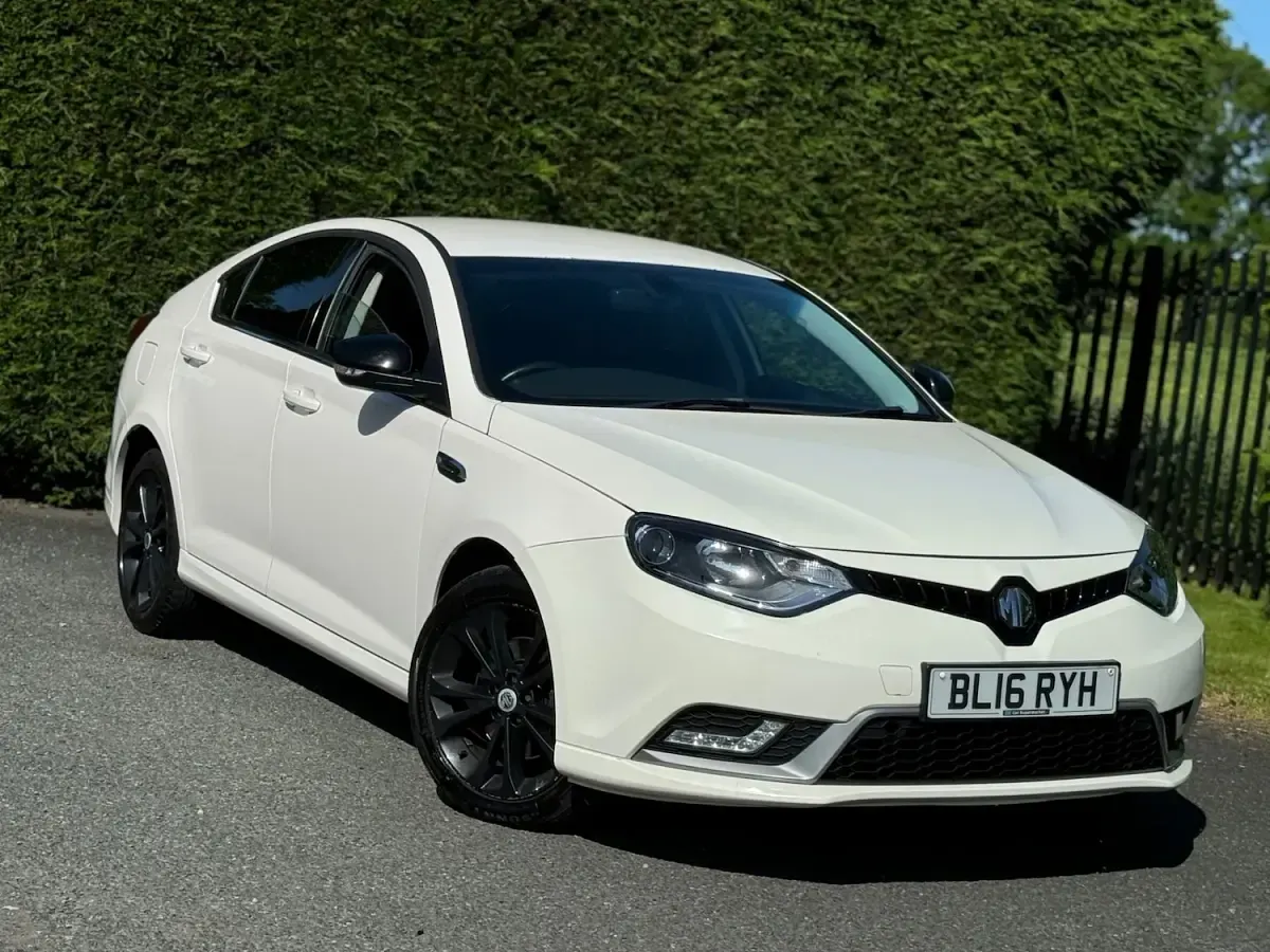 Used MG MG6 150 HP (110 kW) 2016 White Hatchback