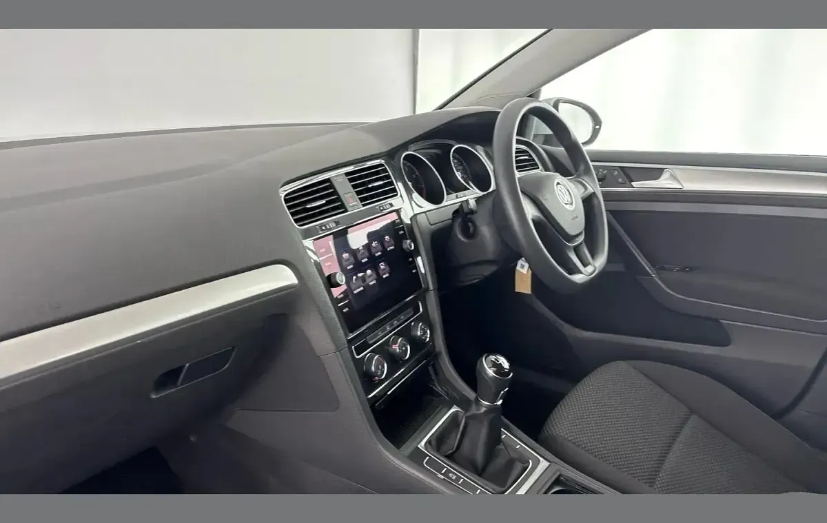 Used VW Golf VII S 125 HP (91 kW) 2017 Silver Hatchback