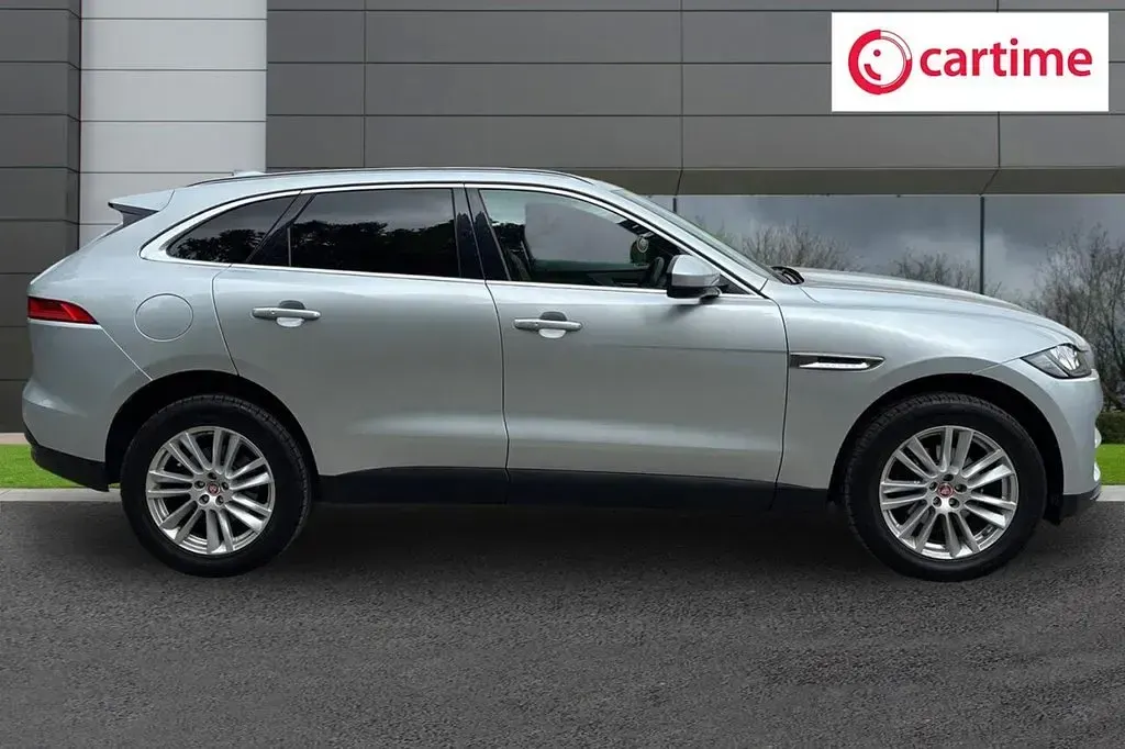 Used Jaguar F-Pace Portfolio 180 HP (132 kW) 2019 Silver SUV