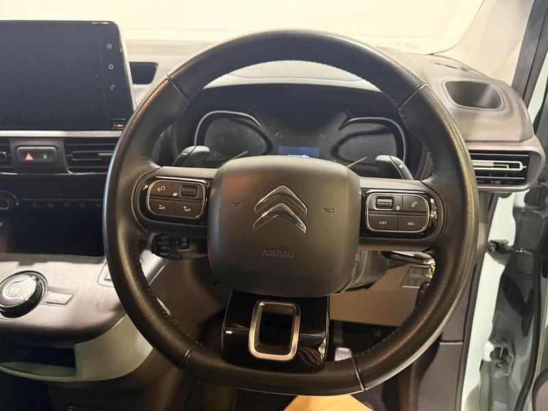 Used Citroën Berlingo Flair 130 HP (95 kW) 2019 Green MPV