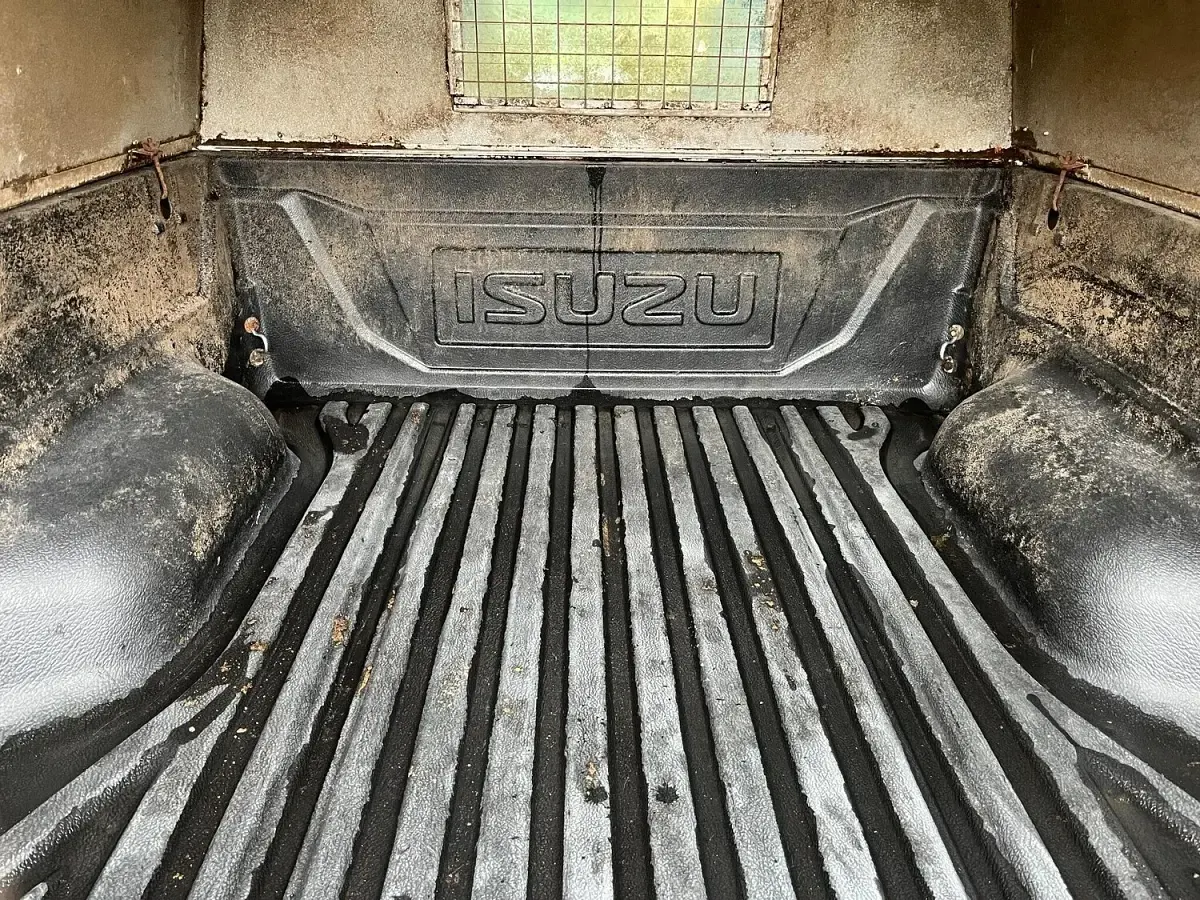 Used Isuzu D-Max 163 HP (119 kW) 2022 Silver Pickup