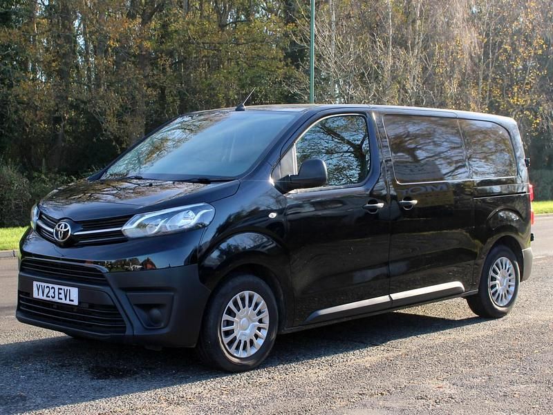 Black Used 2023 Toyota Proace MPV | £17,950 (Fair price) - Image 1/4