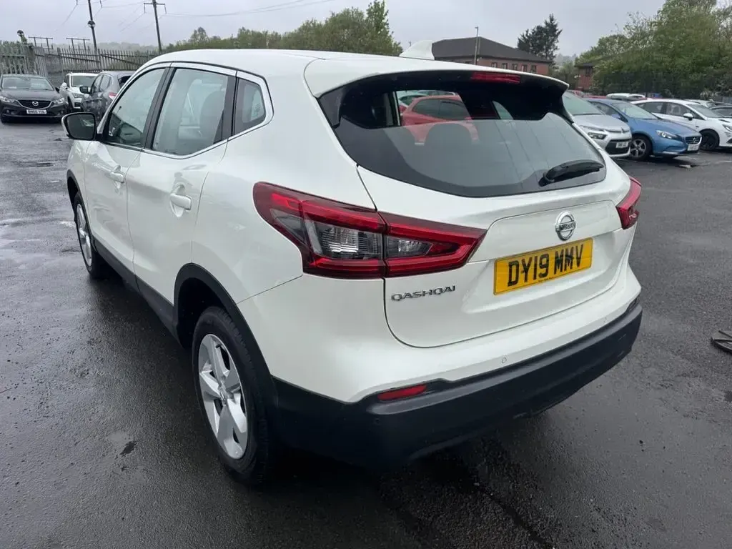 Used Nissan Qashqai Acenta Premium 115 HP (84 kW) 2019 White SUV