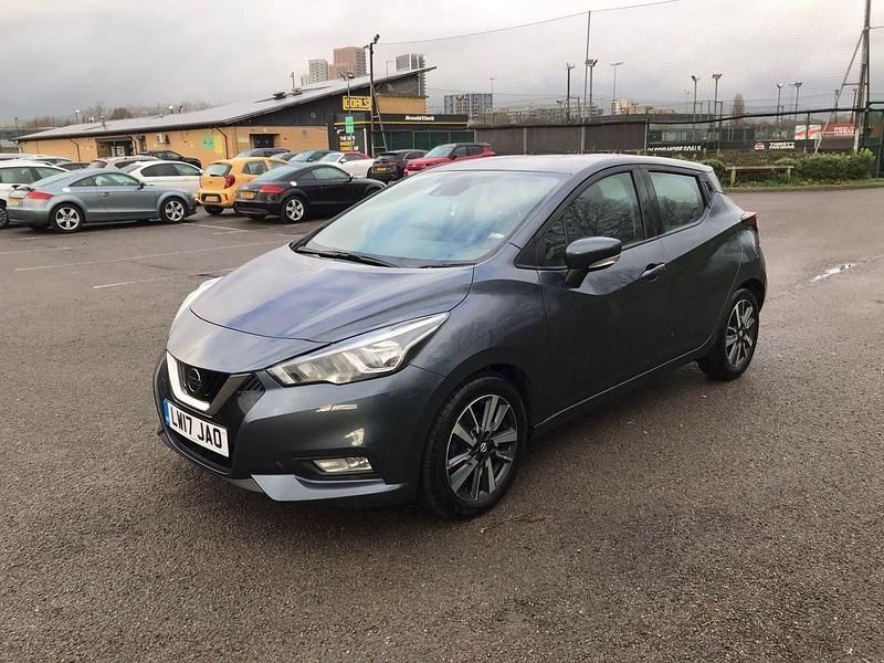 Usado Nissan Micra Acenta 71 HP (52 kW) 2017 Cinzento Citadino