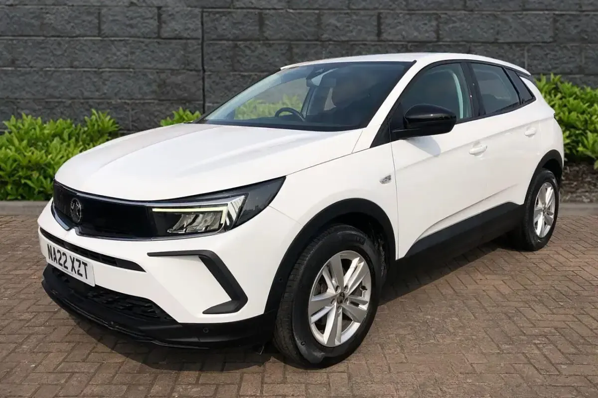 Used Vauxhall Grandland X S 128 HP (94 kW) 2022 White SUV