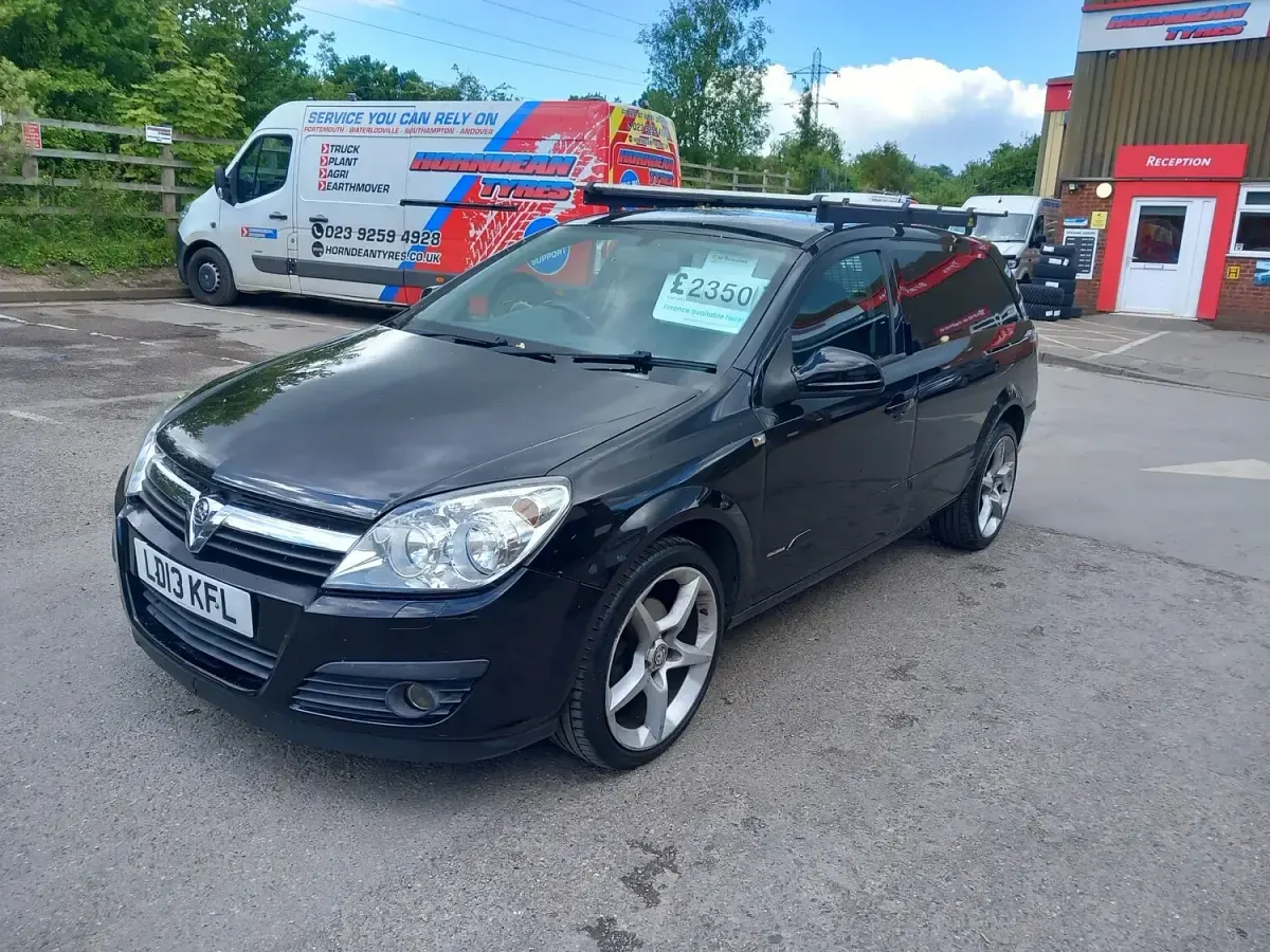 Used Vauxhall Astra Club 108 HP (79 kW) 2013 Black Van