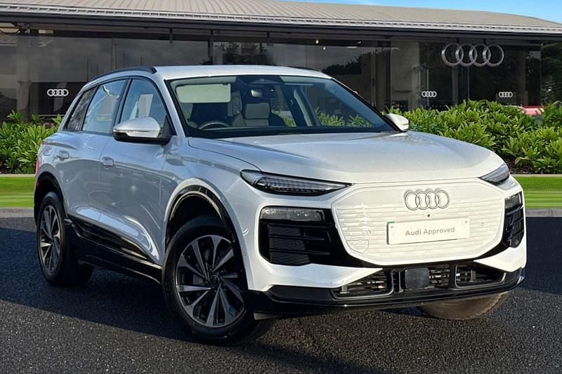 White Used 2024 Audi e-tron Sport SUV | £41,998 (Super price) - Image 1/4