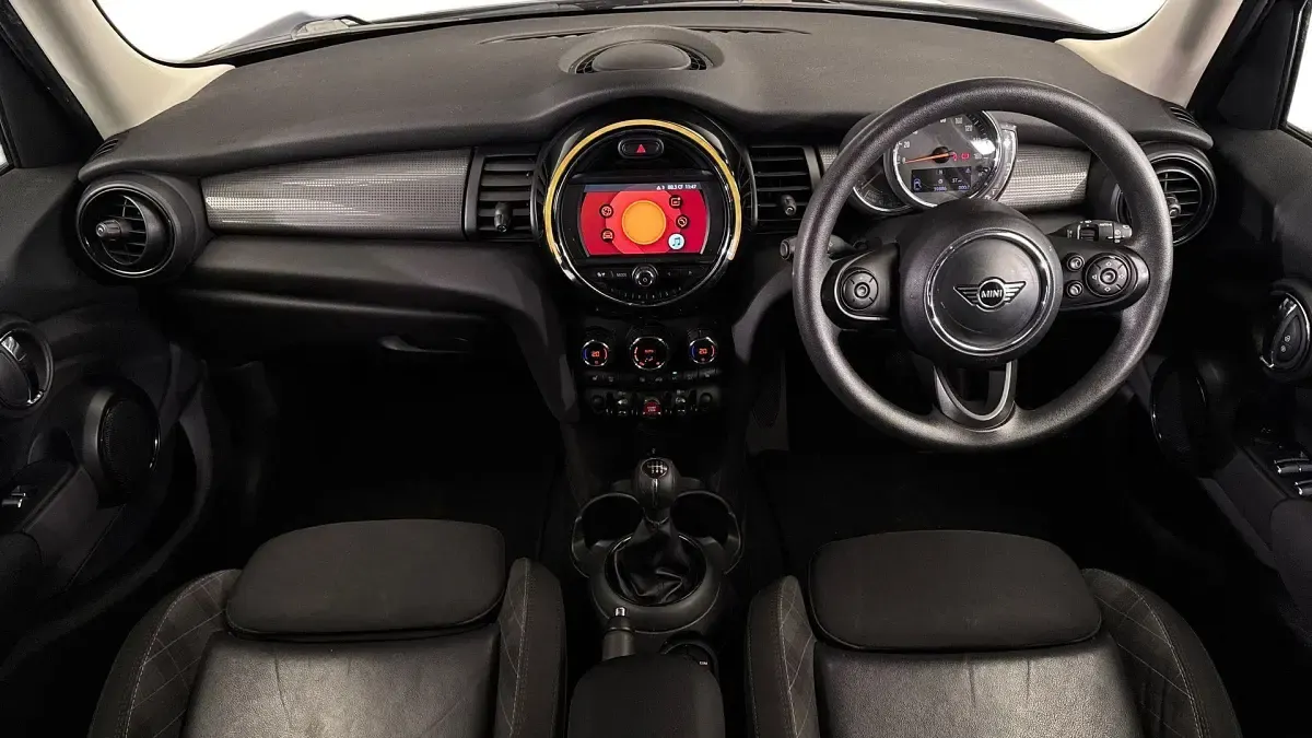 Used Mini Cooper Classic 134 HP (98 kW) 2019 Blue Hatchback