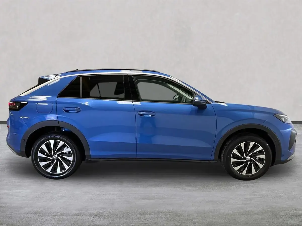 New VW T-Roc Life 150 HP (110 kW) 2026 Blue SUV