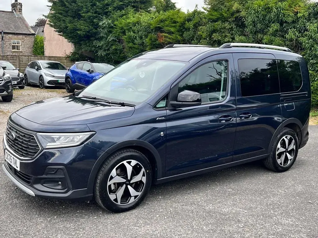 Used Ford Tourneo Connect Active 122 HP (89 kW) 2025 Blue MPV
