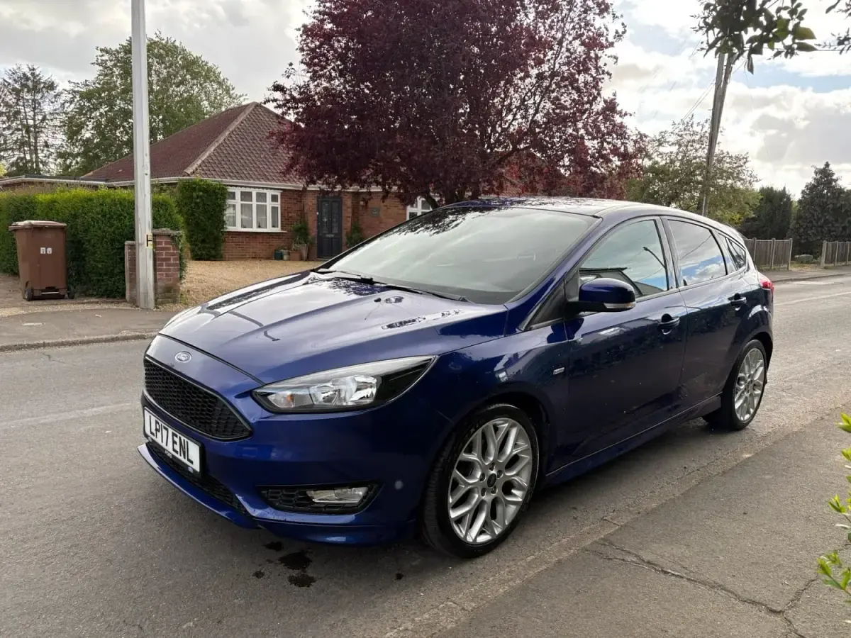 Begagnad Ford Focus ST-Line 120 HK (88 kW) 2017 Blå Halvkombi
