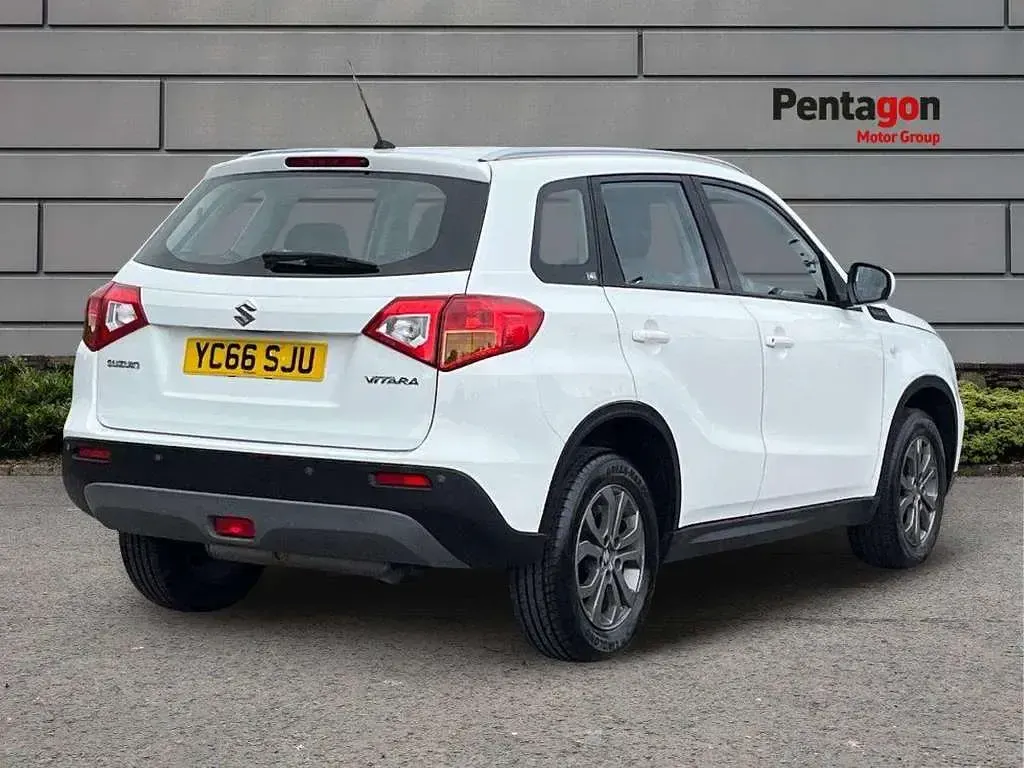 Used Suzuki Vitara SZ4 120 HP (88 kW) 2017 White SUV