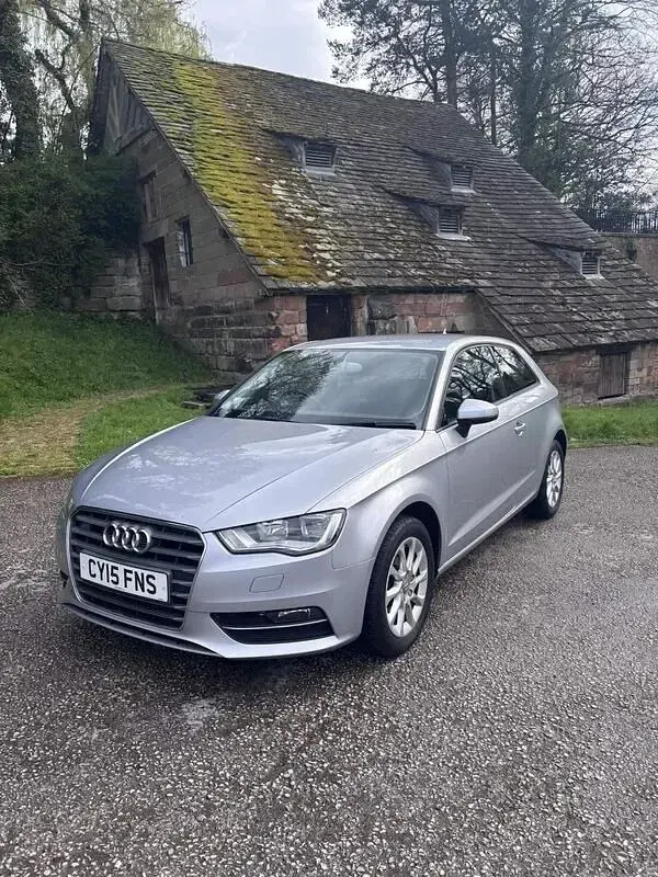 Begagnad Audi A3 110 HK (80 kW) 2015 Silver Halvkombi