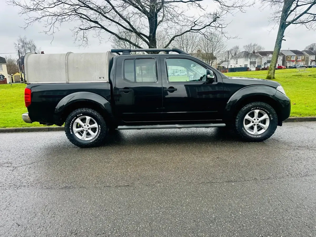 Used Nissan Navara Tekna 188 HP (138 kW) 2014 Black Pickup