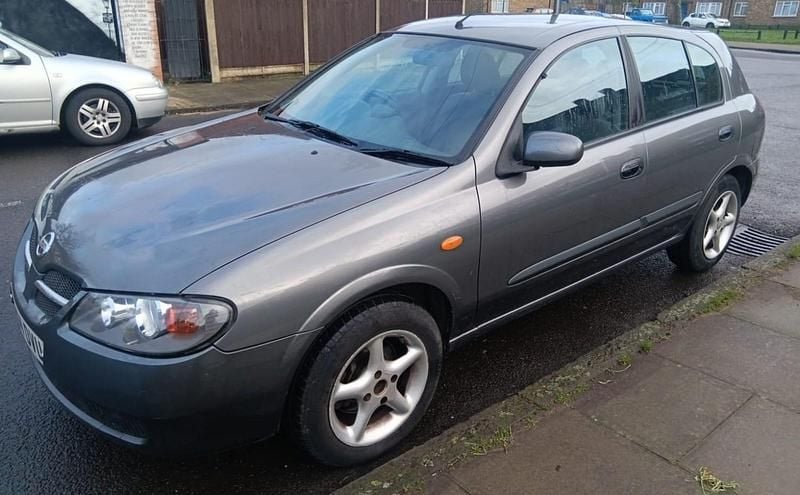 Used Nissan Almera SE 114 HP (83 kW) 2004 Grey Hatchback