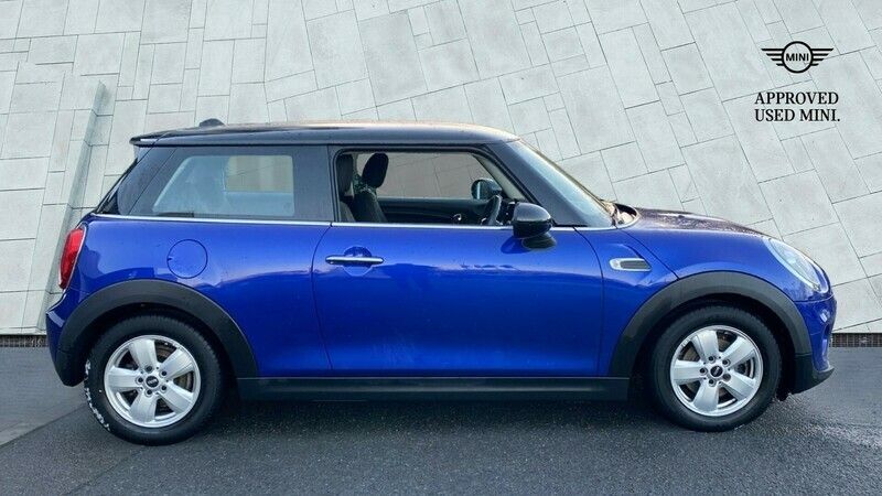 Used Mini Cooper Classic 134 HP (98 kW) 2019 Blue Hatchback