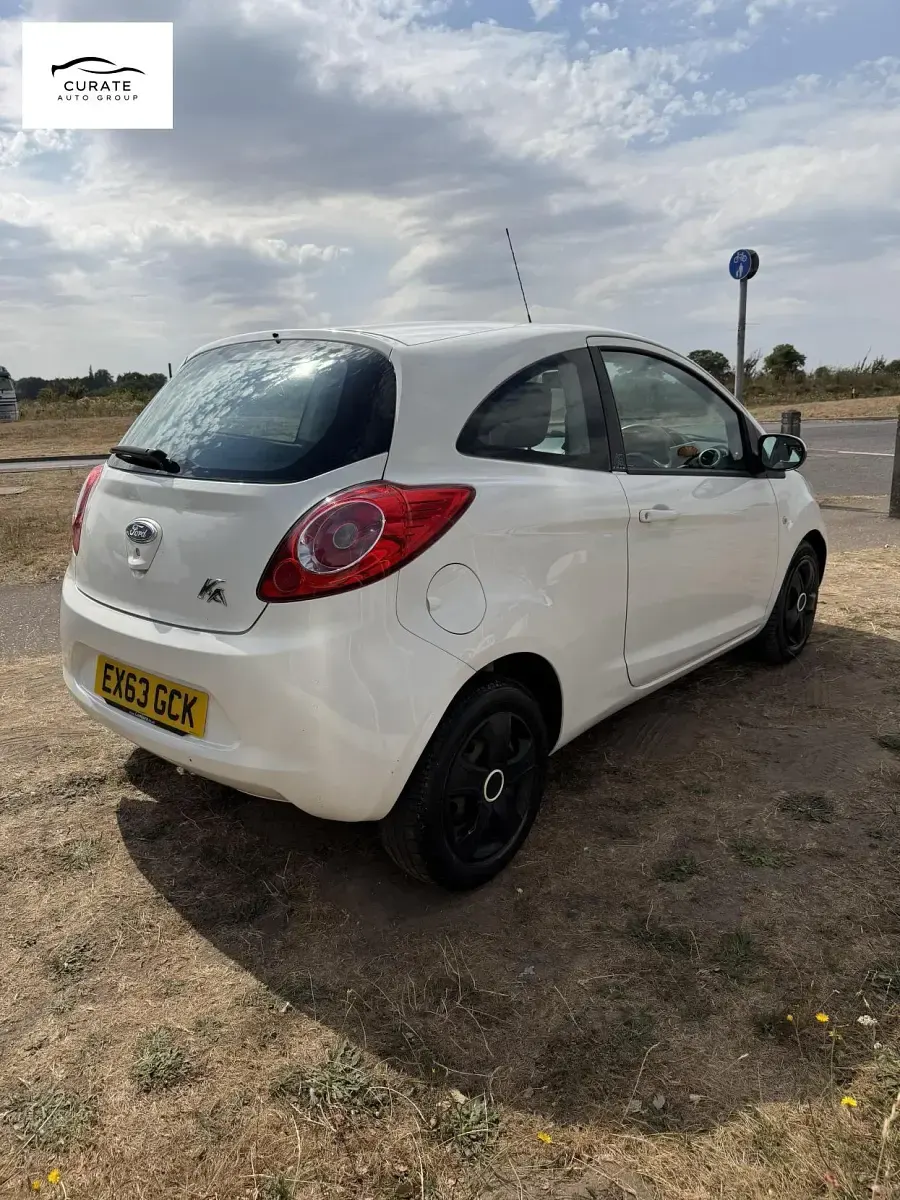 Used Ford Ka 68 HP (50 kW) 2013 White Hatchback