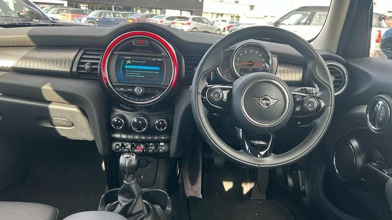 Usado Mini Cooper Exclusive 134 HP (98 kW) 2020 Azul Citadino