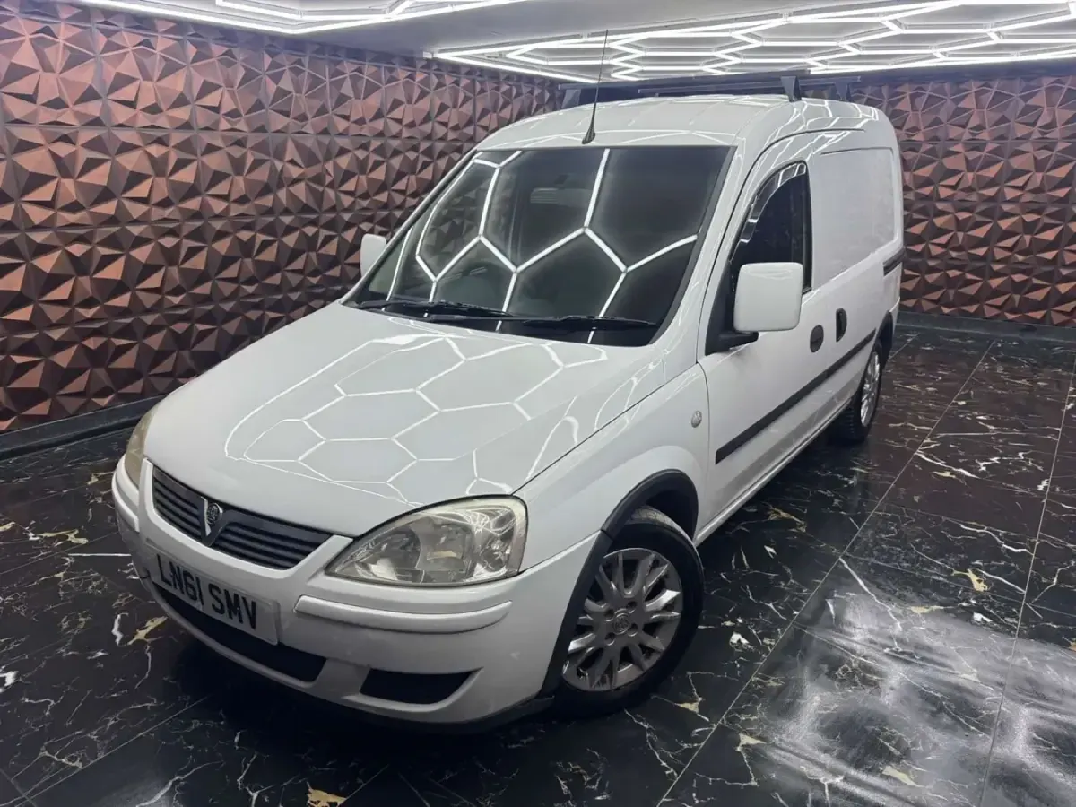 Używany Vauxhall Combo 75 KM (55 kW) 2011 Biały Minivan