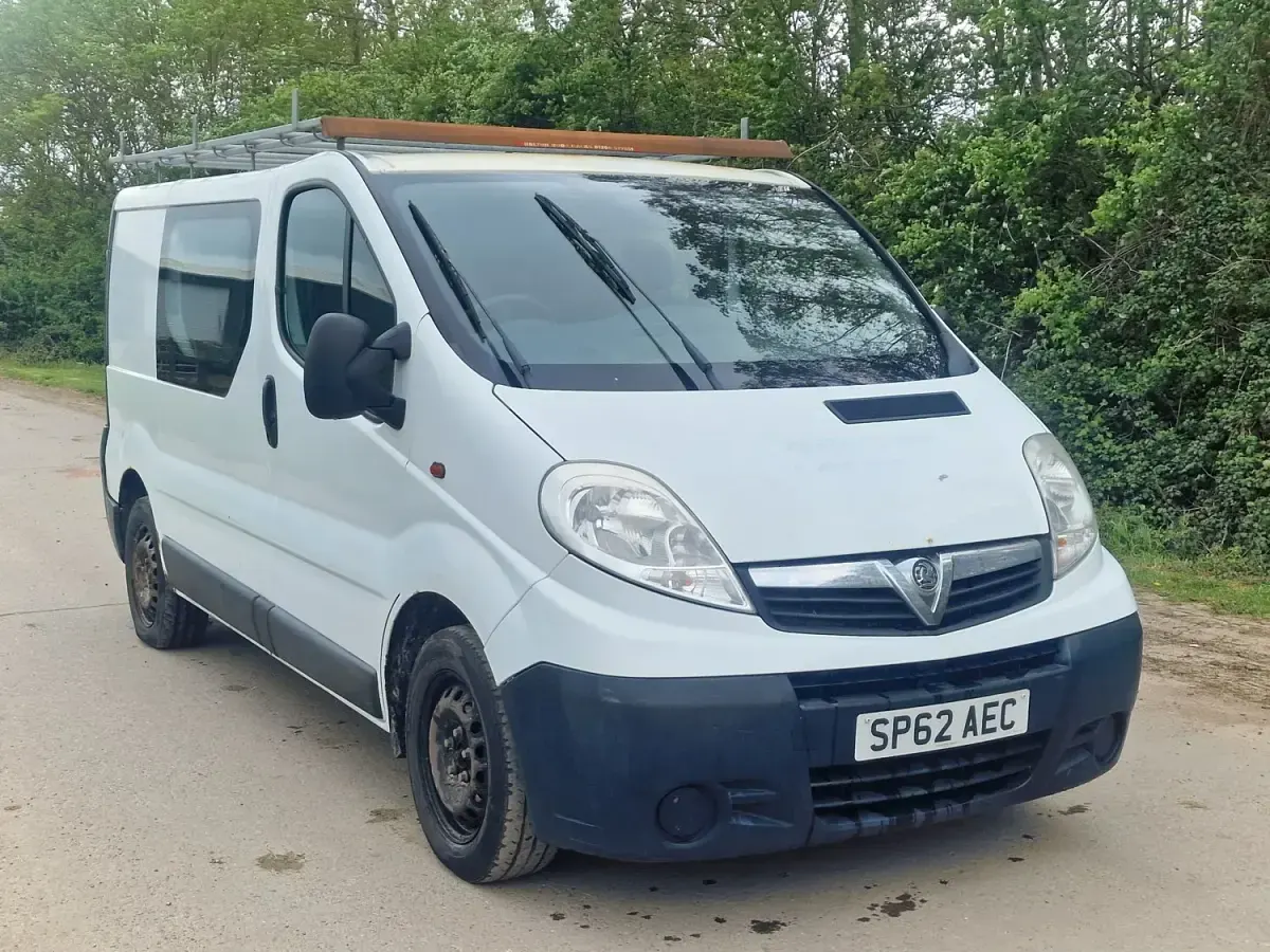 Second-hand Vauxhall Vivaro 90 CP (66 kW) 2012 Alb Monovolum