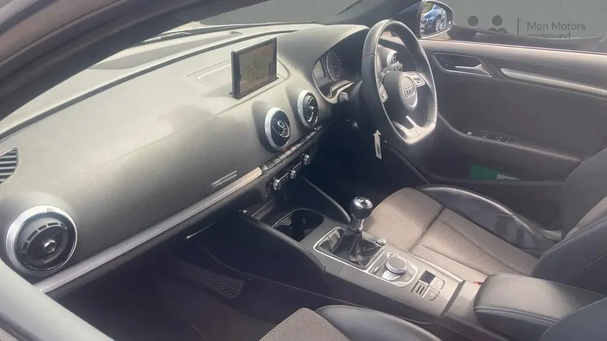 Usado Audi A3 Black Edition 150 CV (110 kW) 2018 Gris Berlina