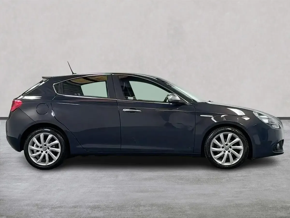 Used Alfa Romeo Giulietta Super 120 HP (88 kW) 2016 Blue Hatchback