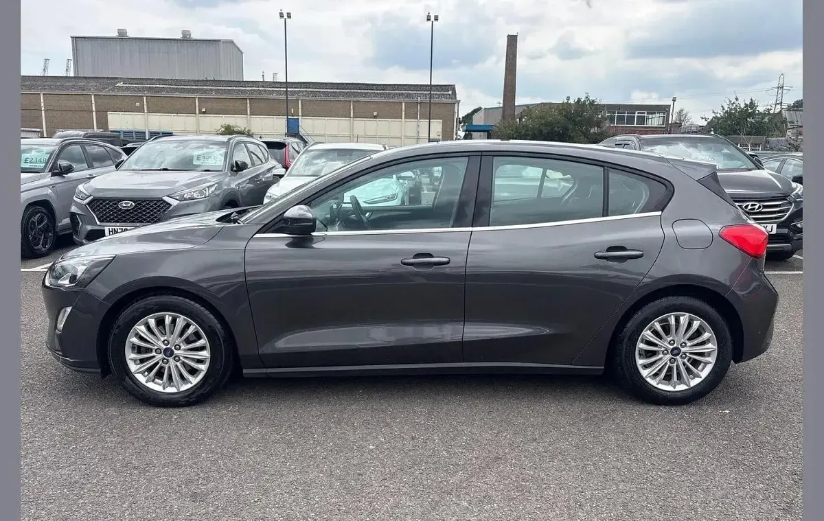 Used Ford Focus Titanium 125 HP (91 kW) 2020 Grey Hatchback