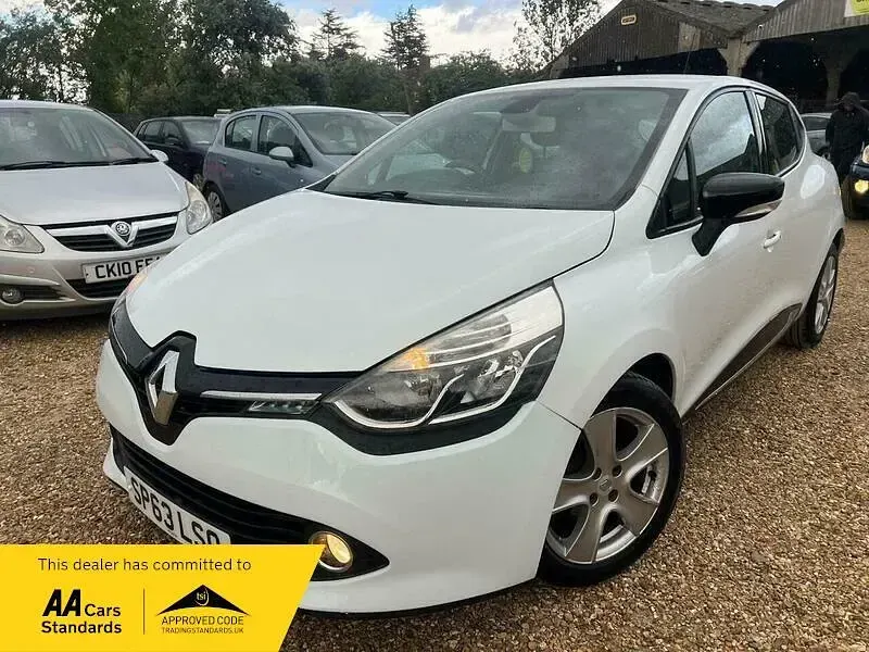 Used Renault Clio Dynamique 75 HP (55 kW) 2013 White Hatchback