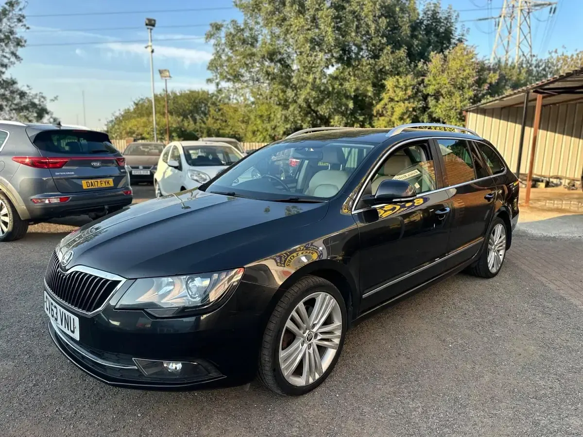 Used Skoda Superb Elegance 170 HP (125 kW) 2014 Black Estate