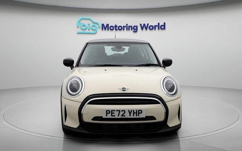 Begagnad Mini Cooper Classic 136 HK (100 kW) 2022 Vit Halvkombi