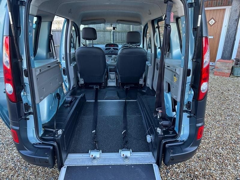 Blue Used 2011 Renault Kangoo Extreme MPV | £4,994 (A bit pricey) - Image 1/4
