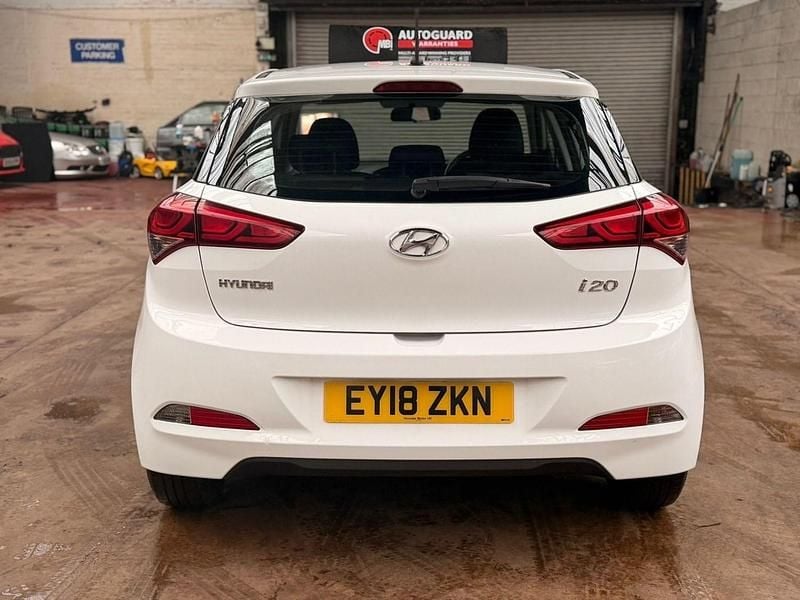 Used Hyundai i20 2018 White Hatchback
