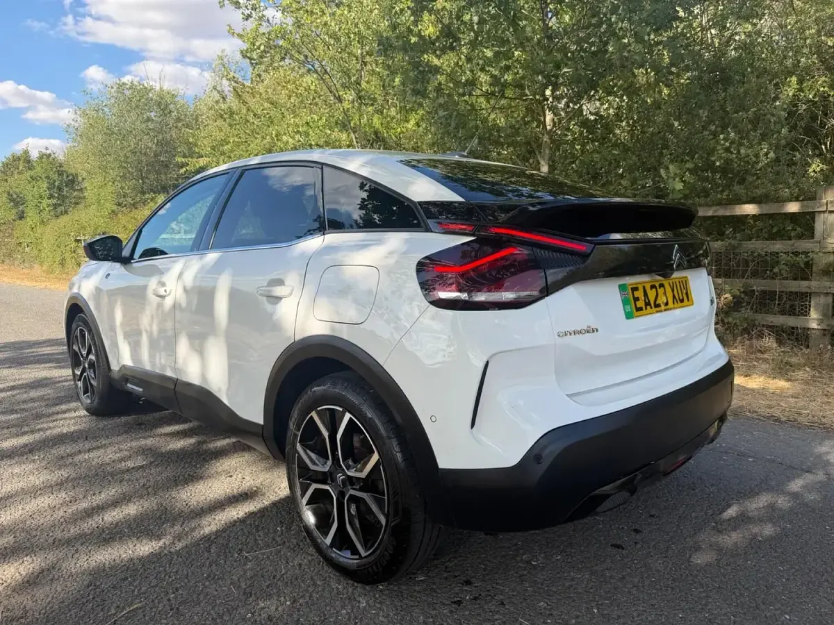 Used Citroën e-C4 Shine 100 kW (136 HP) 2023 White Hatchback