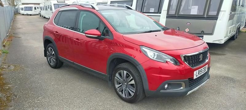 Begagnad Peugeot 2008 Allure Premium 2019 Röd SUV